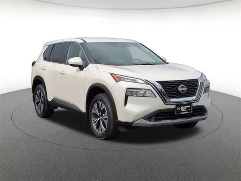 Used 2023 Nissan Rogue SV image 3