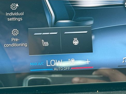 Certified 2025 BMW X7 xDrive40i w/ M Sport Package AWD/4WD image 21