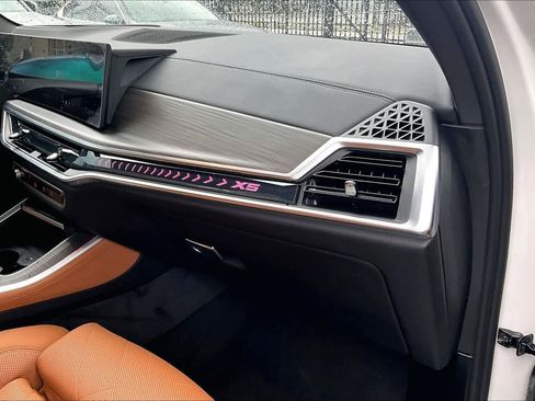 Used 2026 BMW X5 xDrive50e w/ Climate Comfort Package image 19