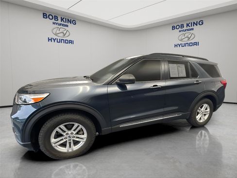 Used 2023 Ford Explorer XLT w/ Equipment Group 202A RWD image 1
