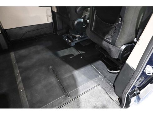 Used 2015 Dodge Grand Caravan SXT FWD image 19