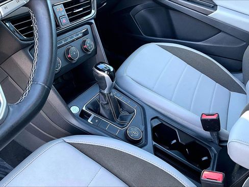 Used 2022 Volkswagen Taos SE w/ Panoramic Sunroof Package image 16