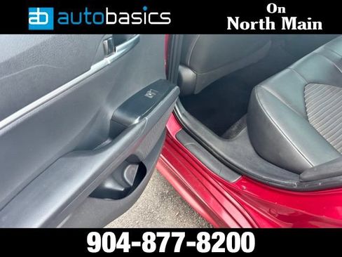 Used 2018 Toyota Camry SE w/ Moonroof Package FWD image 17