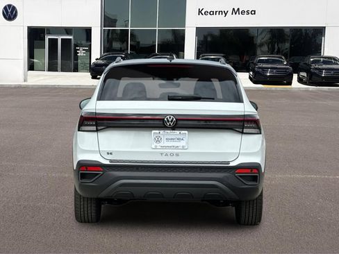 New 2026 Volkswagen Taos SE FWD image 5