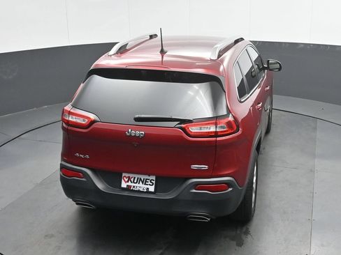Used 2017 Jeep Cherokee Latitude w/ Cold Weather Group AWD/4WD image 27
