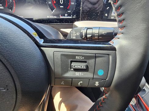 Used 2025 Nissan Kicks SR w/ SR Premium Package FWD image 23