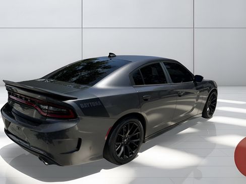 Used 2017 Dodge Charger R/T RWD image 9