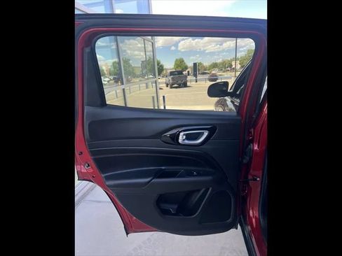 Used 2025 Jeep Compass Trailhawk AWD/4WD image 15
