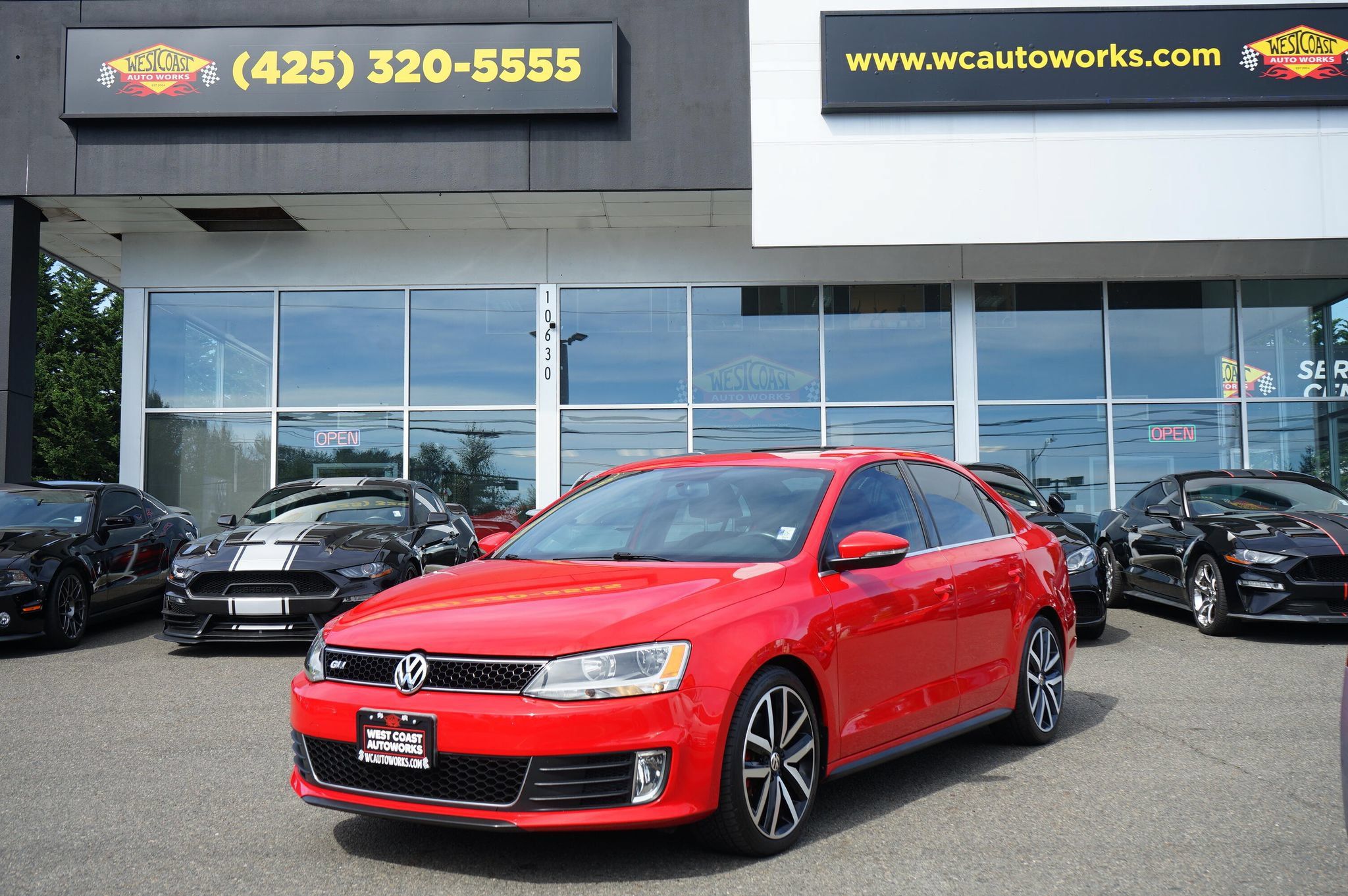 Used 2012 Volkswagen Jetta GLI FWD image 1