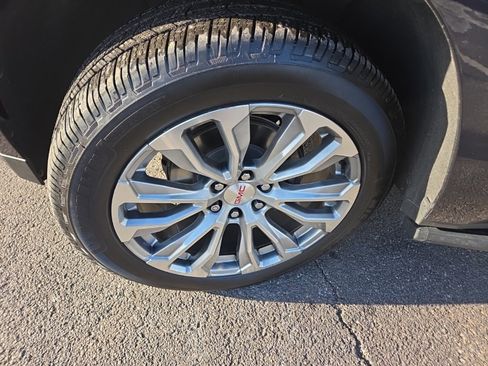 Used 2021 GMC Yukon XL Denali w/ Denali Premium Package image 11