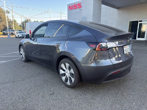 Used 2023 Tesla Model Y Long Range AWD/4WD image 8