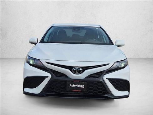Used 2023 Toyota Camry SE FWD image 2