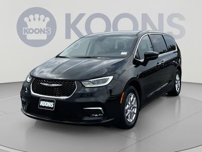 Used 2024 Chrysler Pacifica Touring-L