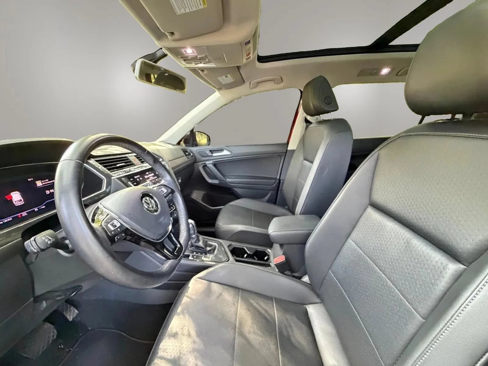 Used 2019 Volkswagen Tiguan SEL FWD image 11