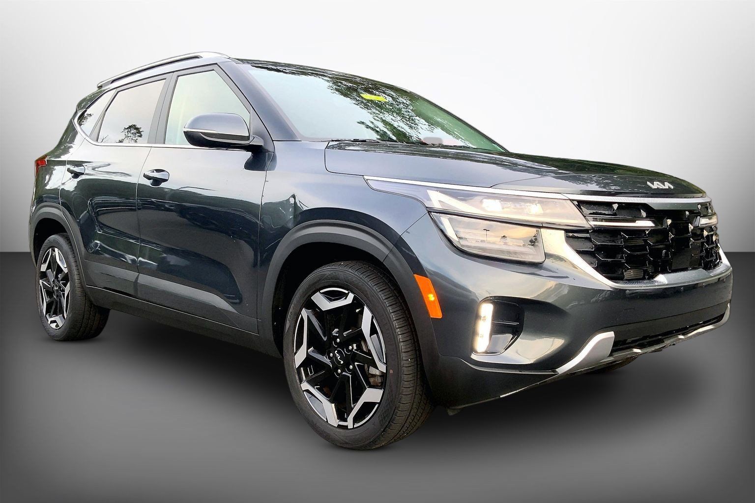 Used 2024 Kia Seltos SX AWD/4WD image 3
