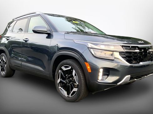 Used 2024 Kia Seltos SX AWD/4WD image 3