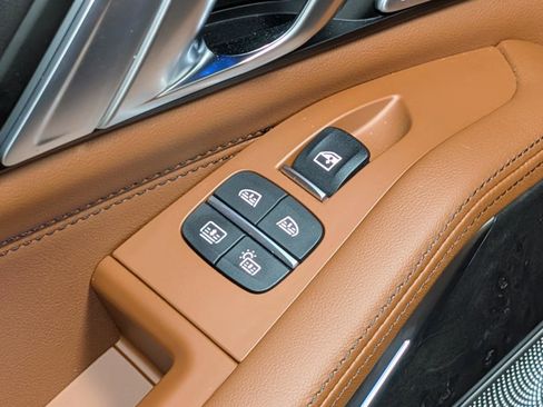 Used 2026 BMW X7 xDrive40i w/ Executive Package image 19