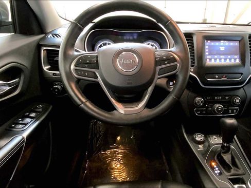 Used 2019 Jeep Cherokee Latitude Plus w/ Cold Weather Group image 5