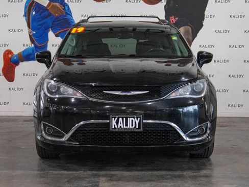 Used 2019 Chrysler Pacifica Touring-L image 19