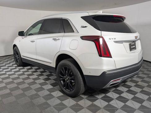 Used 2022 Cadillac XT5 Premium Luxury w/ Technology Package FWD image 3