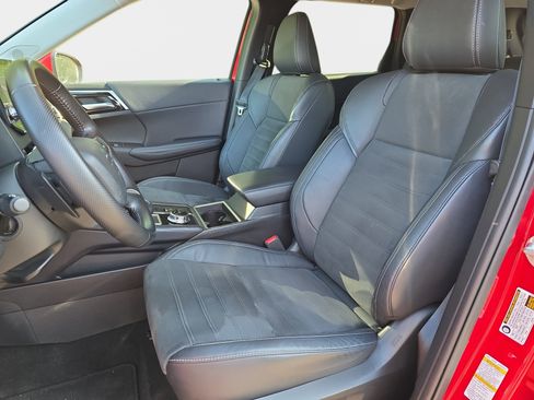 Used 2023 Mitsubishi Outlander SE image 5