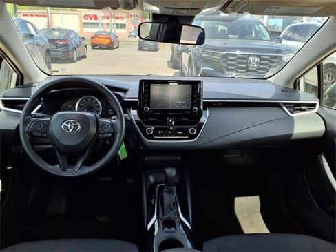 Used 2022 Toyota Corolla LE image 13