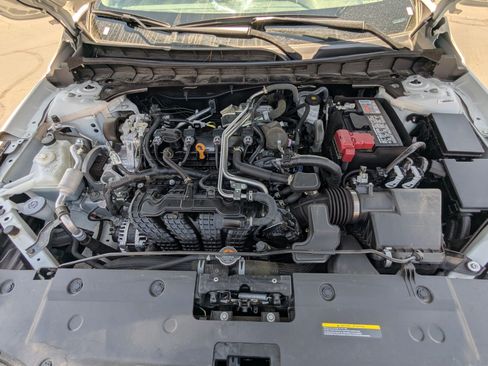 Used 2025 Nissan Altima 2.5 SV FWD image 35