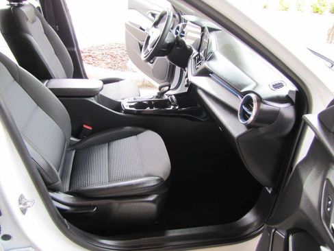 Used 2025 Chevrolet Trax LT w/ Driver Confidence Package FWD image 21