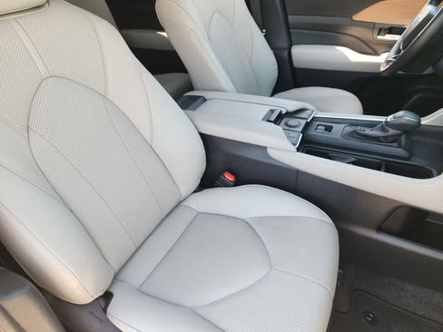 Used 2024 Toyota Grand Highlander Limited image 10