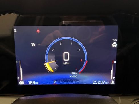 Used 2025 Chevrolet Trax LT FWD image 15