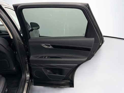 Used 2025 Genesis GV80 2.5T Standard AWD/4WD image 32
