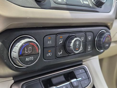 Used 2023 GMC Acadia Denali AWD/4WD image 20