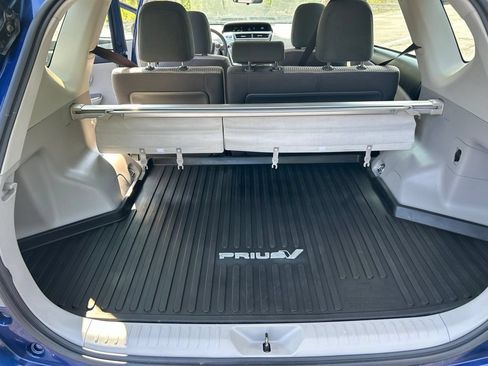 Used 2017 Toyota Prius V Three FWD image 27