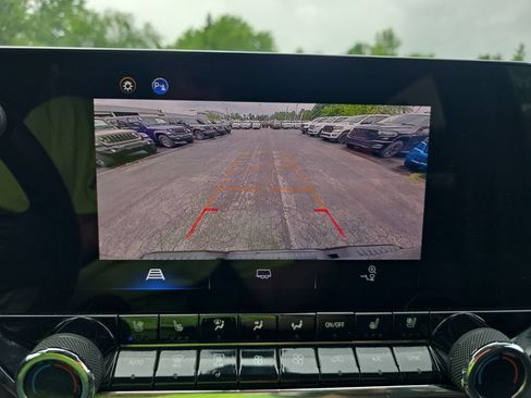 Used 2023 Chevrolet Colorado Z71 w/ Z71 Convenience Package 2 AWD/4WD image 18