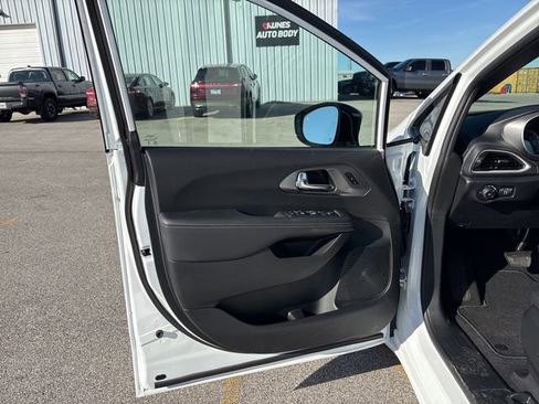 New 2026 Chrysler Pacifica Select image 16