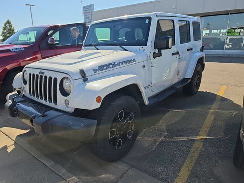 Used 2017 Jeep Wrangler Unlimited Sahara AWD/4WD image 3
