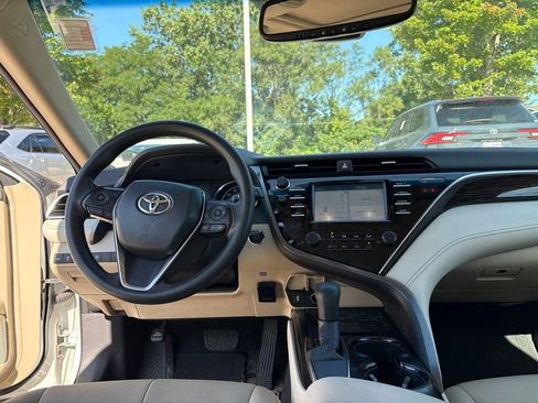 Used 2018 Toyota Camry LE w/ Moonroof Package FWD image 19