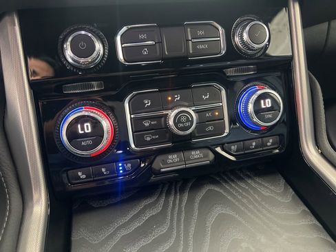 Used 2024 GMC Yukon Denali AWD/4WD image 16
