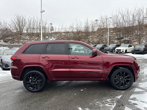 Used 2018 Jeep Grand Cherokee Altitude image 12