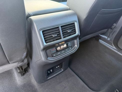 Used 2025 Volkswagen Atlas SEL AWD/4WD image 24