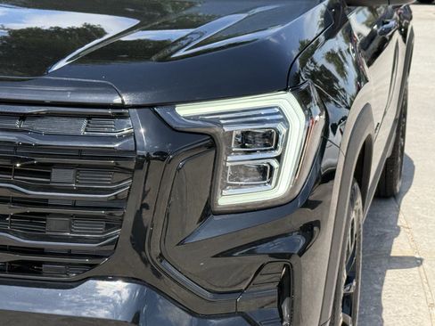 Used 2026 GMC Terrain Elevation w/ Elevation Premium Package FWD image 11