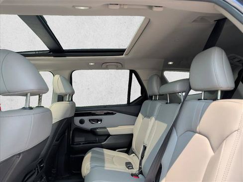 Used 2024 Honda Pilot Touring image 16