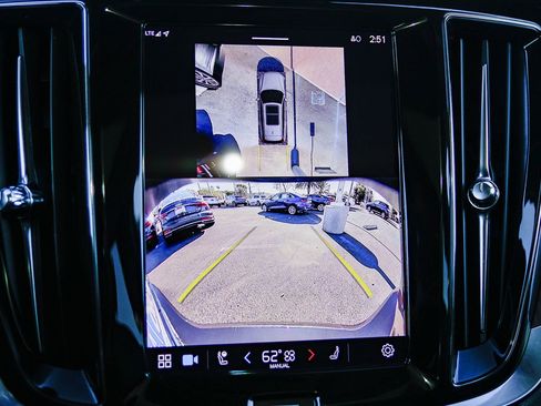 Used 2025 Volvo V60 B5 Cross Country Plus image 26