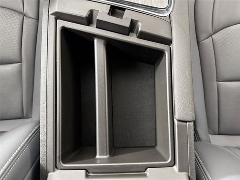 Used 2024 Buick Enclave Essence FWD image 32