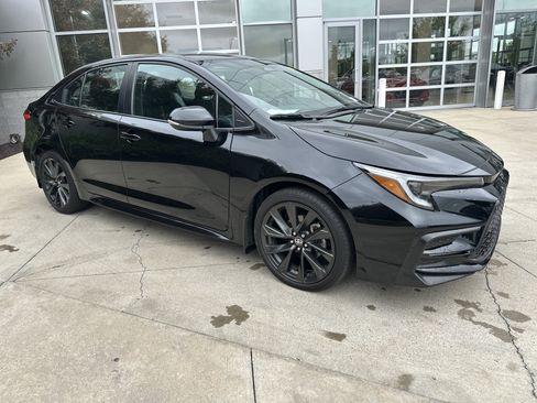 Certified 2025 Toyota Corolla SE FWD image 2