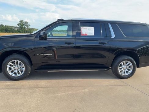 Used 2025 Chevrolet Suburban LT AWD/4WD image 6