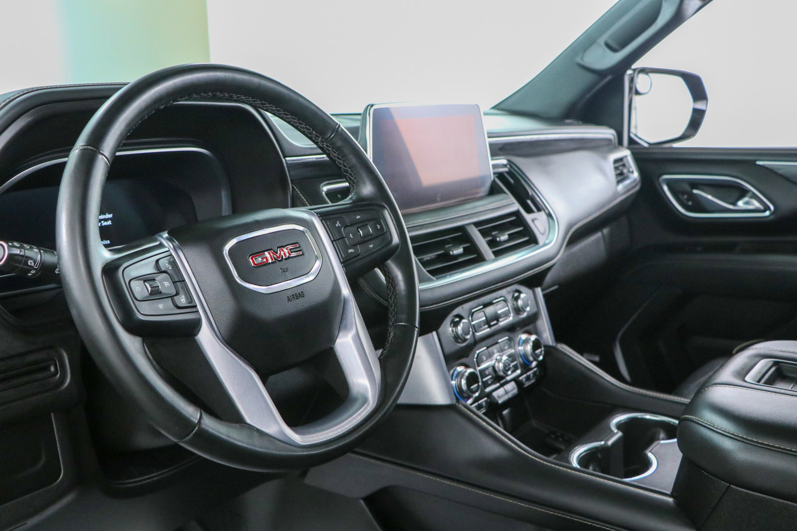 Used 2023 GMC Yukon SLT w/ SLT Premium Package AWD/4WD image 26