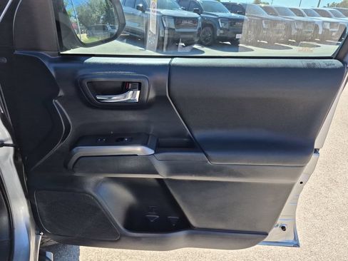 Used 2019 Toyota Tacoma TRD Off-Road AWD/4WD image 35