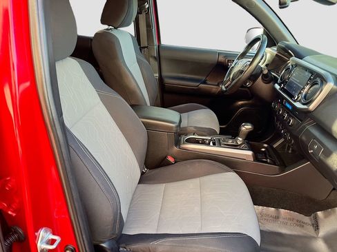 Used 2021 Toyota Tacoma TRD Sport w/ Technology Package image 25