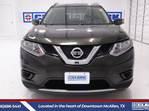 Used 2016 Nissan Rogue S w/ Appearance Package FWD image 2